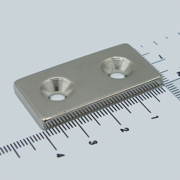 56594 Neodym Flachmagnetleiste 40x20x4 mm mit Bohrung und Senkung
